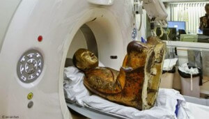 Standbeeld van een monnik op CT