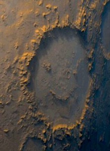 Smiley på Mars - En slumpmässig eller artistisk stavning?