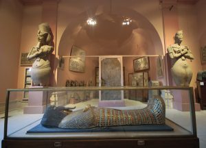 A kairói Egyiptomi Múzeum csarnoka, amelyet Amarne-nak szenteltek