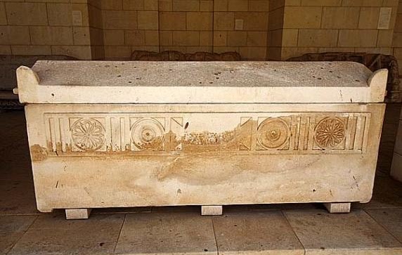 wp-saturs / augšupielādes / 2016 / 11 / sarcophagus.jpg